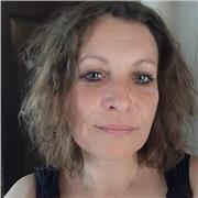 Professeur/tutrice donne cours de soutiens ou d'aide aux devoirs en communication écrite et orale pour gagner en confiance en soi